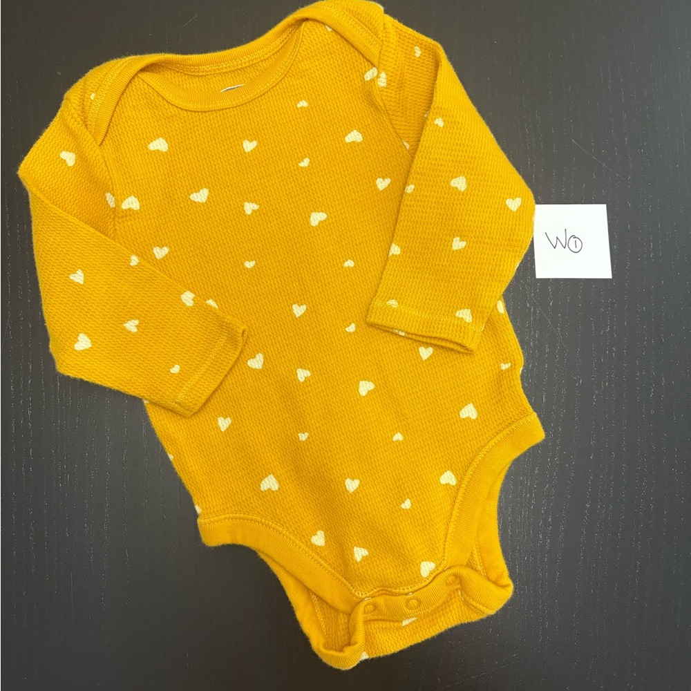 ⭐️2/$5.00⭐️ Old Navy 3-6m Yellow Onesie with Hearts